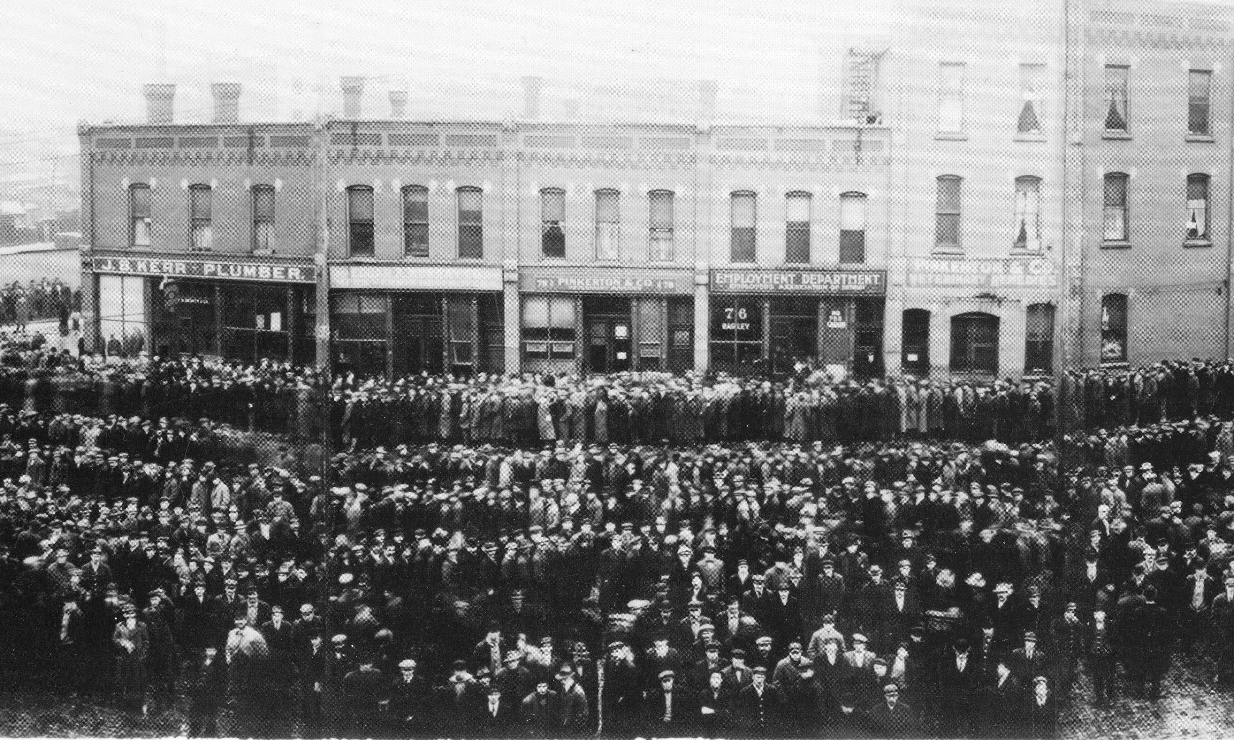 Crowd outside EAD Labor Bureau at 76 Bagley, Jan 1914